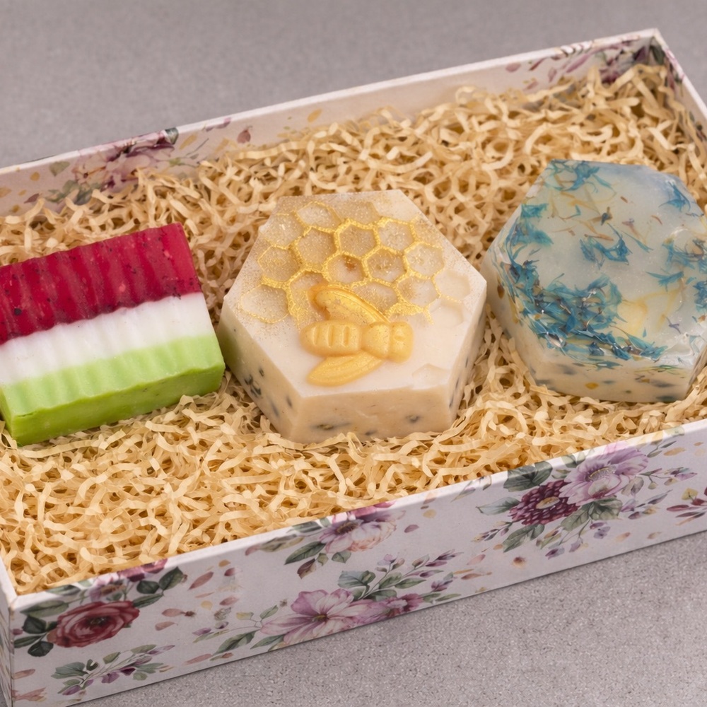 Homemade soaps bundle . - Picture 2 of 5